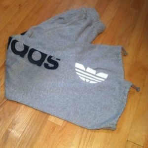 Adidas sweat pants WITH POCKETS